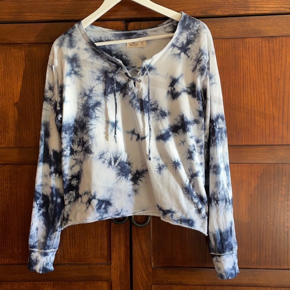 Hollister tie-dye cropped long sleeve shirt